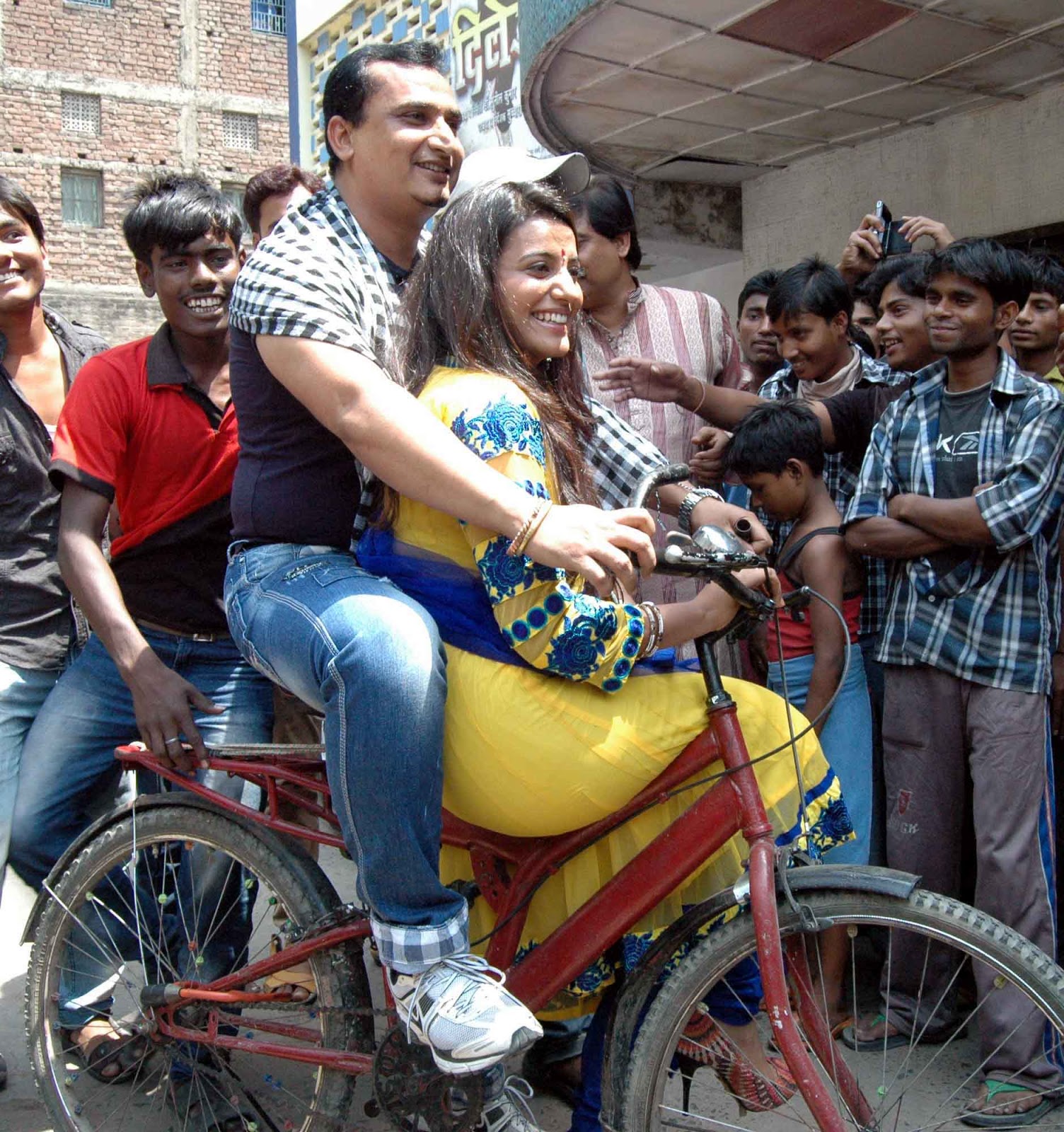 bhojpuri film actors akshara si...